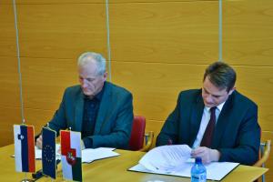 Mag. Marko Diaci in direktor podjetja Remont d.d. Celje Bogomir Amon ob podpisu pogodbe